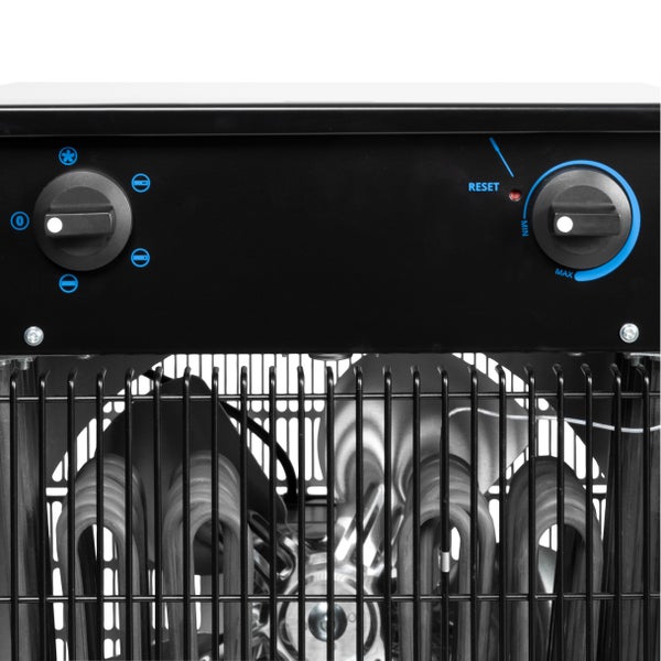 Nahaufnahme eines Heizlüfters mit Bedienelementen zur Temperatureinstellung