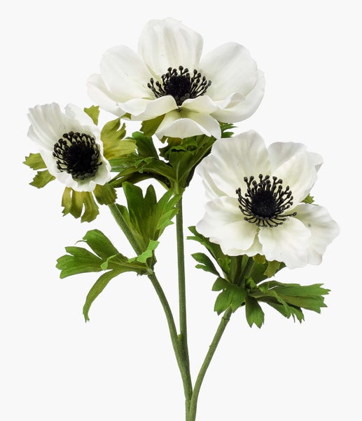 Kunstblume Anemone mit drei weißen Blüten und grünen Blättern.