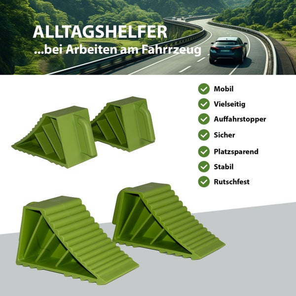 Zwei grüne Unterlegkeile für die Anwendung am Fahrzeug