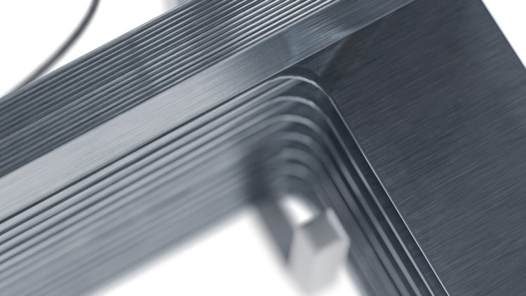 Detailansicht eines Metallprofils mit Rillen