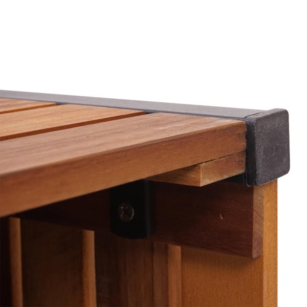 Quadratischer Pflanzkasten aus Holzlamellen mit schwarzen Metallecken, Innenansicht ohne Boden.