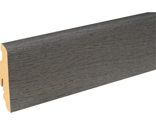 Tapetenrolle mit floralem Muster