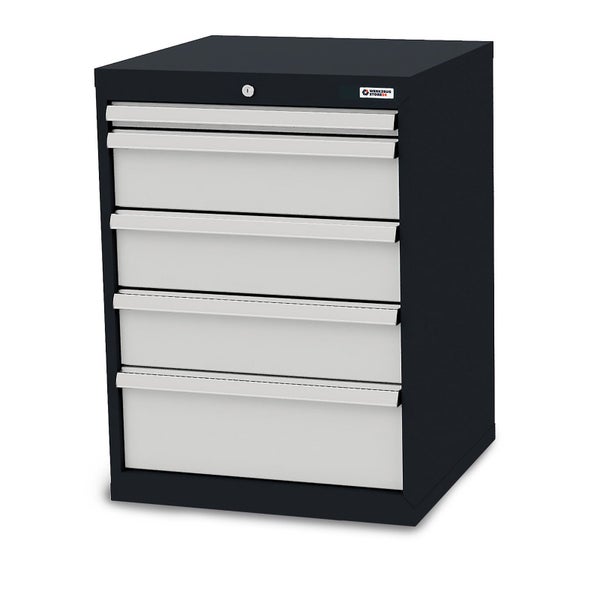 Detailaufnahme eines Schneidwerkzeugs aus Metall mit Schrauben und Bolzen.