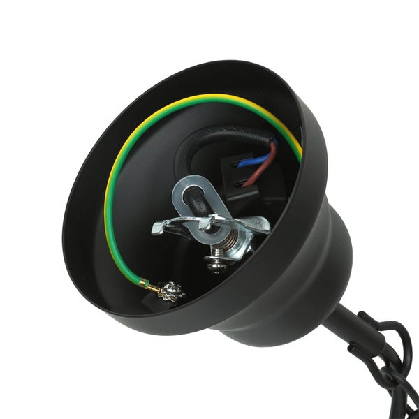 Innenansicht einer schwarzen Deckenleuchte mit Verkabelung