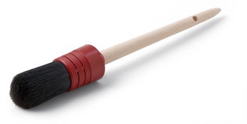 Rundpinsel mit Holzstiel und dunklen Borsten zum Streichen von Lacken und Farben