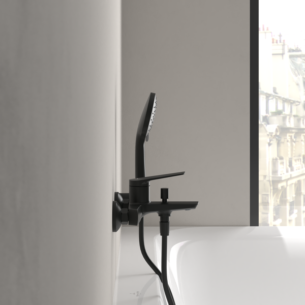 Villeroy & Boch Oasis Badewannenarmatur Aufputz, Wasserhahn Badewanne mit Rückflussschutz und Umstellfunktion, Mischbatterie Badewanne mit beweglichem Strahlregler, rund, Matt Black