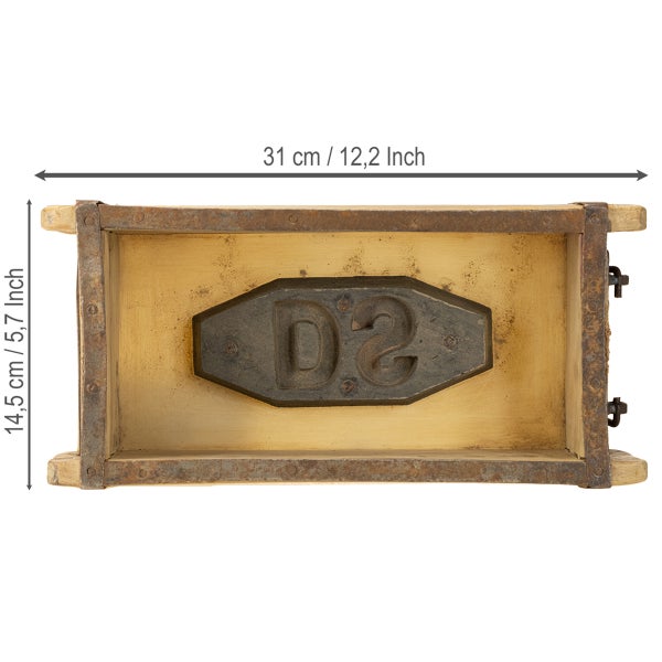 Dekorative Holzform mit den Maßen 31 cm mal 14,5 cm.