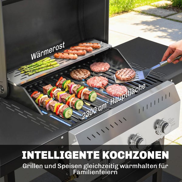 Gasgrill mit 2300 Quadratzentimeter Hauptgrillfläche und Warmhalterost. Verschiedene Speisen wie Burger, Spieße und Spargel werden zubereitet.