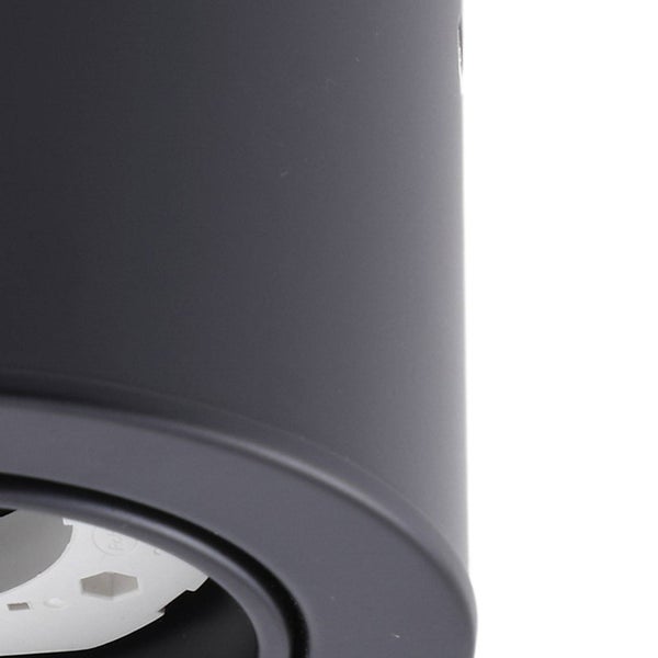 Detailansicht einer zylindrischen Deckenleuchte