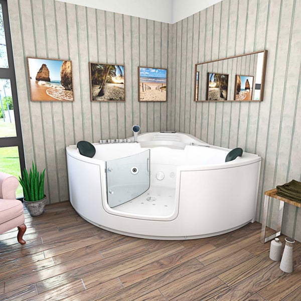 Helles Badezimmer mit einer großen weißen Eck-Whirlpool-Badewanne mit Glastür und schwarzen Kopfstützen auf einem Holzboden mit Paneelwänden.