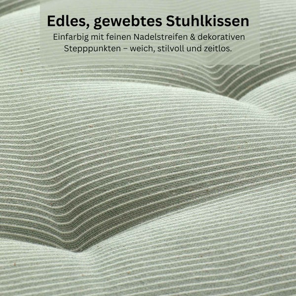 Gewebtes Stuhlkissen mit feinen Nadelstreifen und dekorativen Stepppunkten.