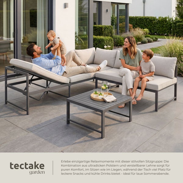 Familie auf moderner Garten-Lounge-Sitzgruppe aus Aluminium mit verstellbarer Rückenlehne, Polstern, Loungetisch und tectake garden Logo.