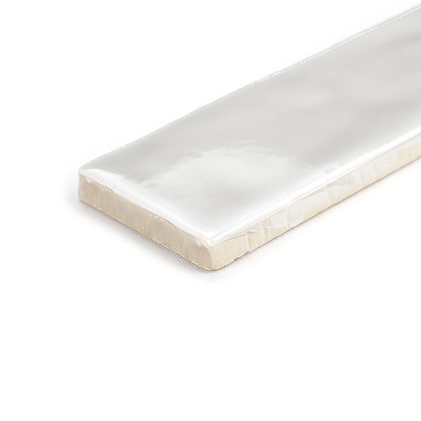 Wandfliese im Riemchenformat mit glänzender Oberfläche