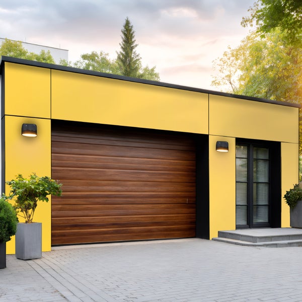 Moderne Garage mit Holztor, Aussenbeleuchtung und Pflanzenkübeln