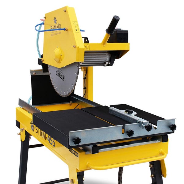 Fliesenschneidmaschine mit Schneidetisch