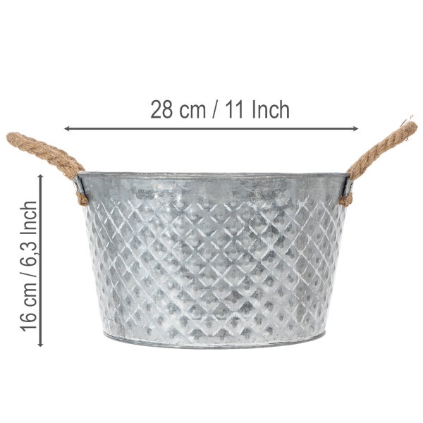 Verzinkte Pflanzschale mit Rautenmuster und Seilgriffen, Durchmesser 28 Zentimeter, Höhe 16 Zentimeter.