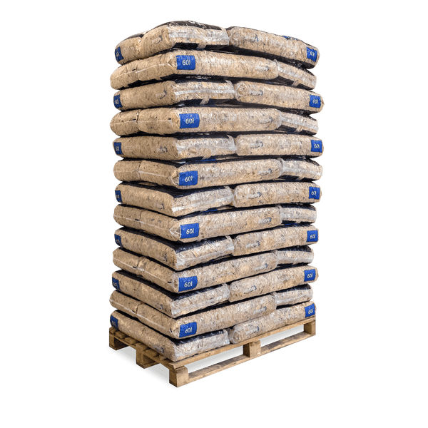 Palette mit 60 Liter Säcken Hackschnitzel für den Garten, gestapelt auf einer Holzpalette.