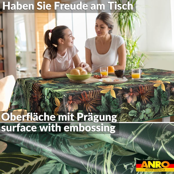 Abwaschbare Tischdecke mit tropischem Blattmuster und geprägter Oberfläche, präsentiert in einem hellen Essbereich mit Frau und Kind. ANRO Logo.