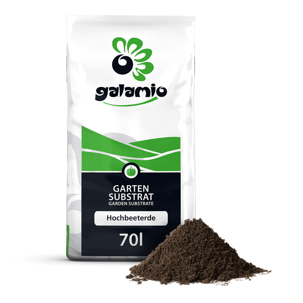 Galamio Hochbeeterde im 70 Liter Sack mit einer kleinen Menge dunkler Erde davor.