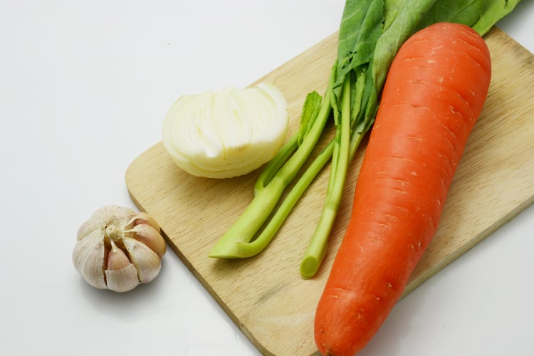 SAFLAX Garden to go - BIO - Möhren - Herbstkönig - Daucus carota subsp. sativus - 1000 Samen - Mit Topf, Klima - Deckel und Anzuchtsubstrat