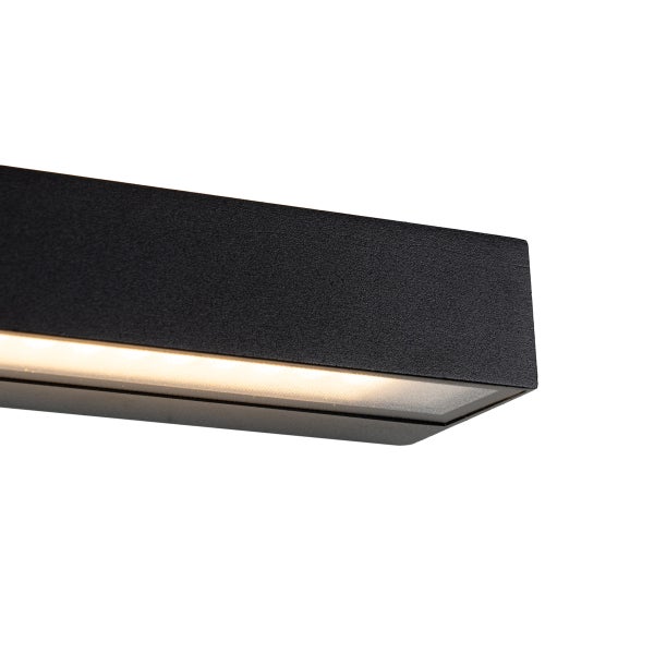 LED Wandleuchte in rechteckiger Bauform mit integrierter Lichtleiste
