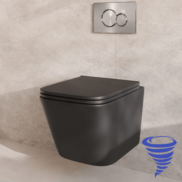 Wandhängendes Tiefspülklosett mit WC Sitz und Betätigungsplatte vor einer Fliesenwand