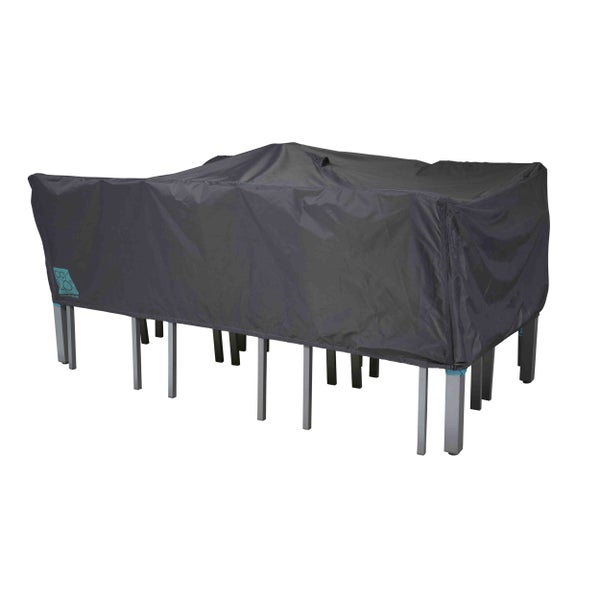 Rechteckige Schutzhülle für Gartenmöbel-Sets aus Tisch und Stühlen, aus dunkelgrauem Kunststoffmaterial.