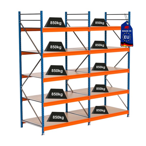 Regal mit mehreren Ebenen und einer Belastung von 850 Kilogramm pro Ebene sowie dem Made in EU-Siegel.