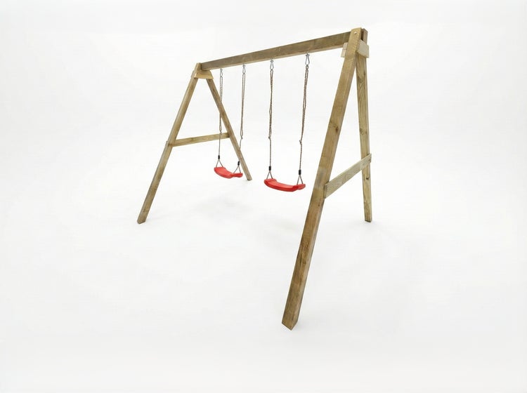 Holz-Doppelschaukel mit zwei roten Kunststoffsitzen.