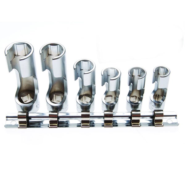 Steckschlüsselsatz auf einer Metallschiene