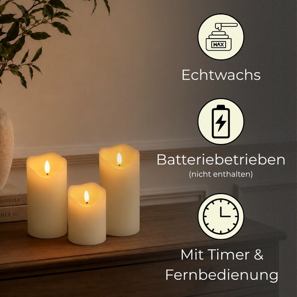 Drei LED Echtwachskerzen mit Batteriebetrieb, Timer und Fernbedienung auf einem Sideboard.