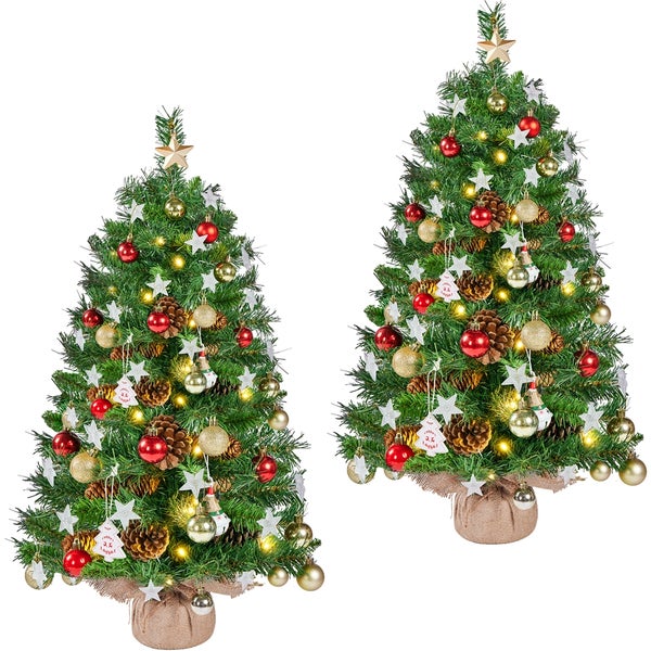 Zwei geschmückte Weihnachtsbäume mit Sternen, Kugeln und Tannenzapfen