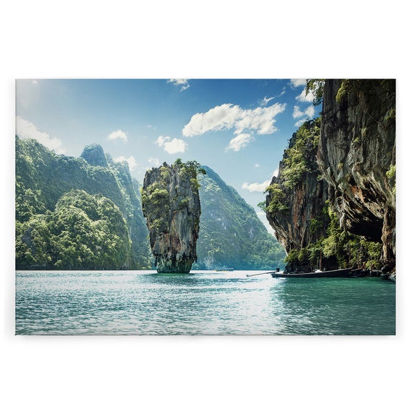 Wandbild mit Motiv von James Bond Insel in Thailand mit markantem Felsen im Meer und tropischer Vegetation.