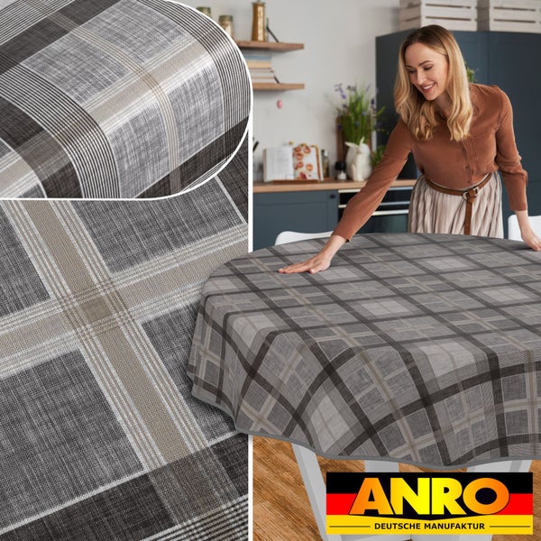 Tischdecke mit Karomuster auf einem Tisch im Esszimmer