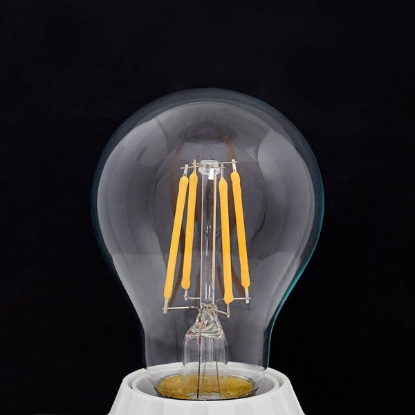 LED-Filament-Leuchtmittel aus klarem Glas in klassischer Kolbenform.