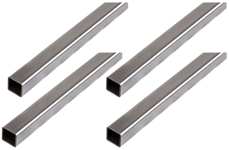 Vier quadratische Stahlrohre mit glatter Oberflaeche zur vielseitigen Verwendung im Metallbau.