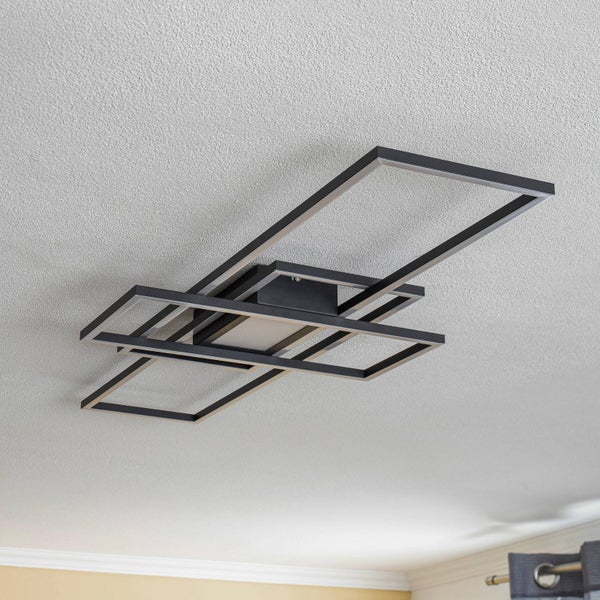 Moderne schwarze LED Deckenleuchte mit drei ineinandergreifenden rechteckigen Rahmen.