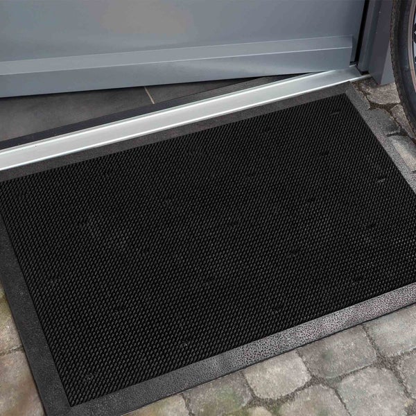 Schmutzfangmatte vor einer Tür