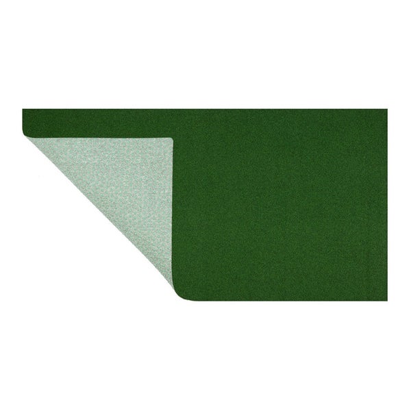Grüner Rasenteppich mit Drainage-Noppen auf der Rückseite.