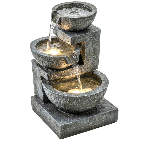 Dreistufiger Gartenbrunnen in Steinoptik mit Kaskaden und integrierter LED-Beleuchtung.