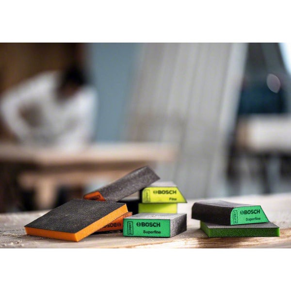 Bosch Schleifpads auf einem Tisch