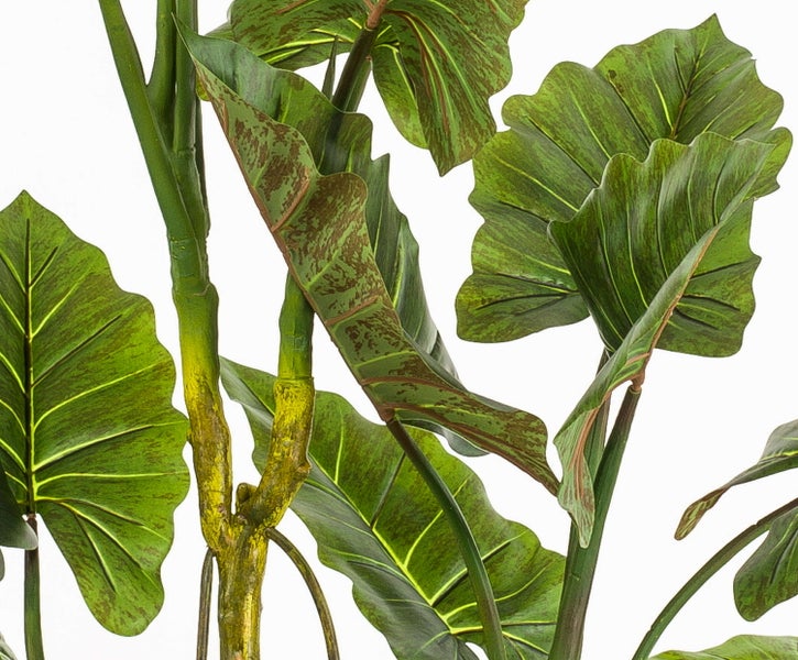 Künstliche Hängepflanze Philodendron im schwarzen Topf mit Jute-Aufhängung.
