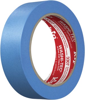 Eine Rolle Kip Washi Tec Abklebeband 3307 für präzise Malerarbeiten an glatten Oberflächen.