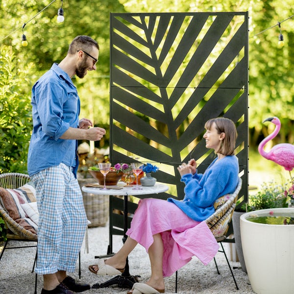 Outsunny Balkon Sichtschutz, Raumtrenner mit Bananenblattmuster, 122 x 198 cm, Stahl, Schwarz