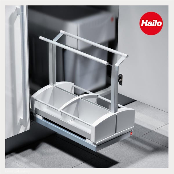 Hailo Logo. Ausziehbarer Schrank-Organizer aus Kunststoff und Metall mit zwei Fächern und Reling.