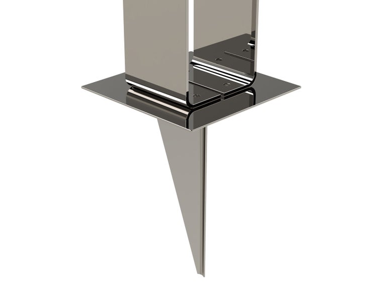 Bodenanker mit U-Pfostenträger und Grundplatte aus glänzendem Metall.