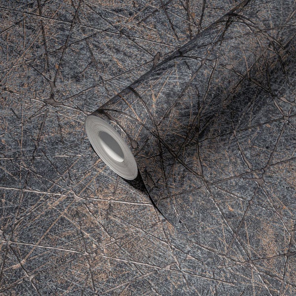 Große Gartentischgruppe mit Rattanstühlen und Hockern auf einer Terrasse