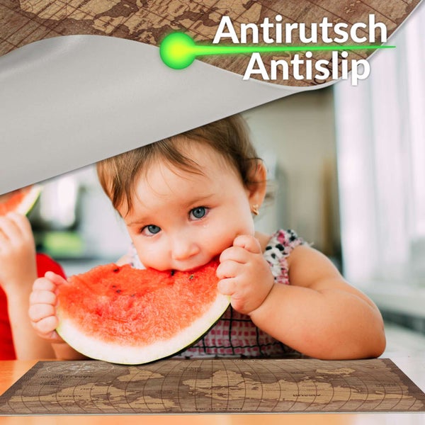 Antirutsch-Tischmatte mit Weltkarten-Design und ein Kind beim Essen.