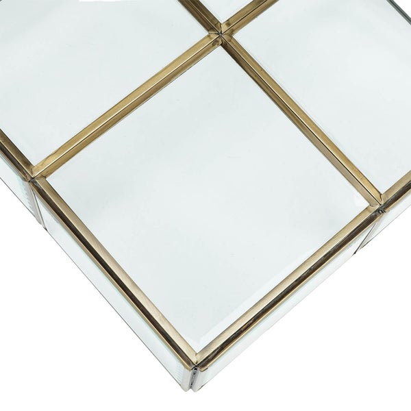 Quadratischer Spiegel mit Metallrahmen