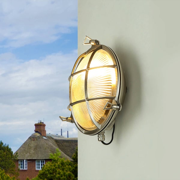 Maritime Außenleuchte zur Wandmontage